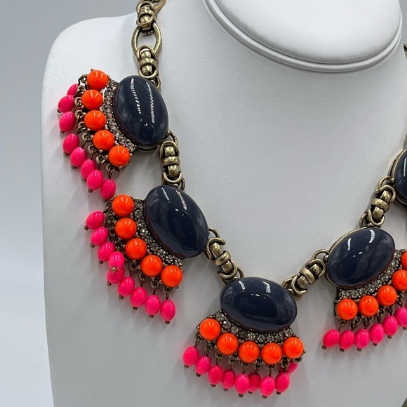 J CREW Fan Fringe statement Necklace Vibrant Fuchsia (Main Line collection) - Picture 3 of 12